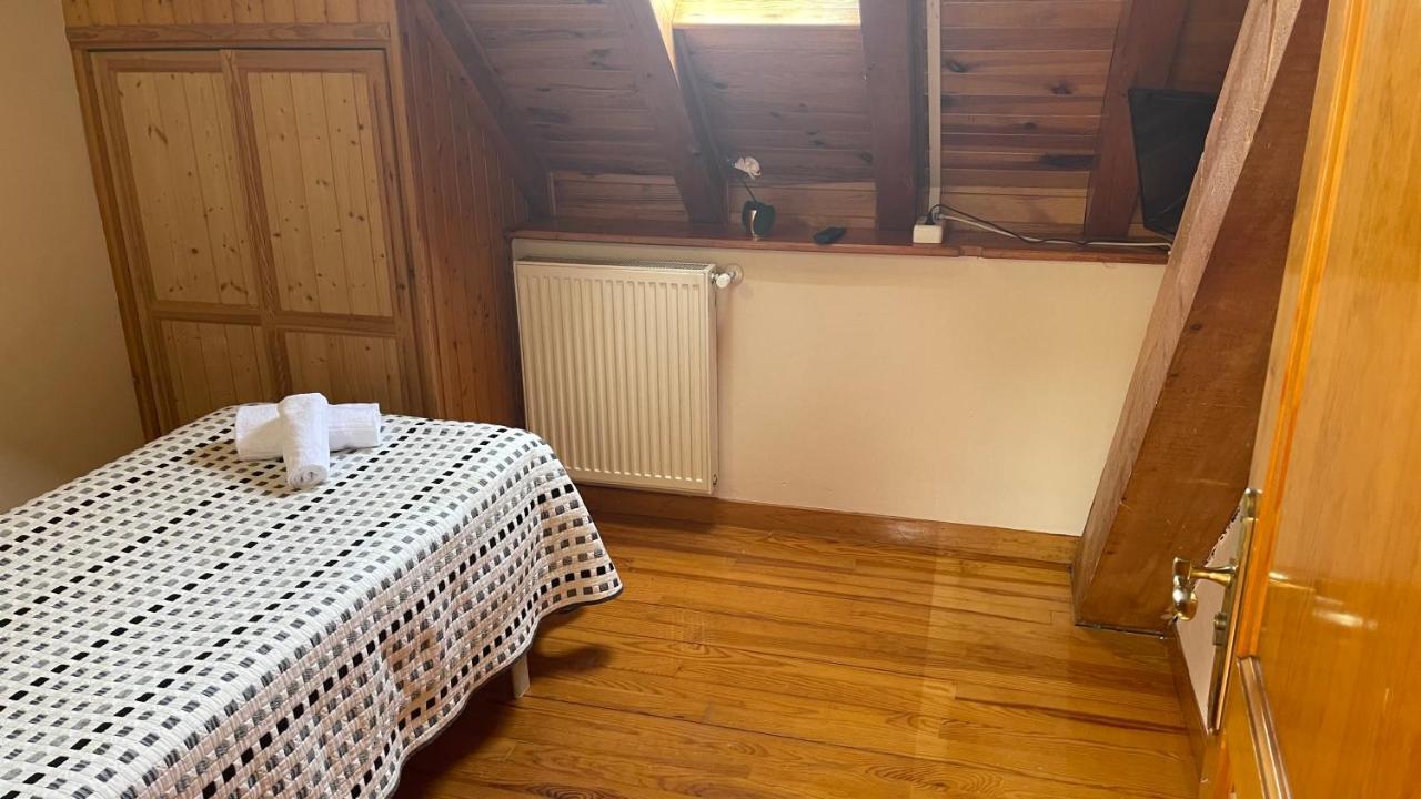 Hostal Ezkaurre Ісаба Екстер'єр фото