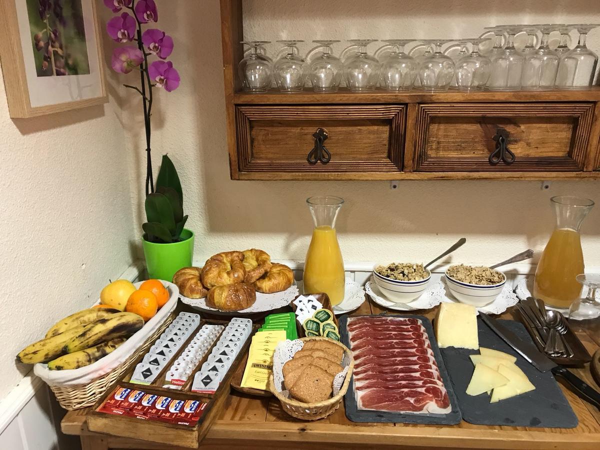 Hostal Ezkaurre Ісаба Екстер'єр фото
