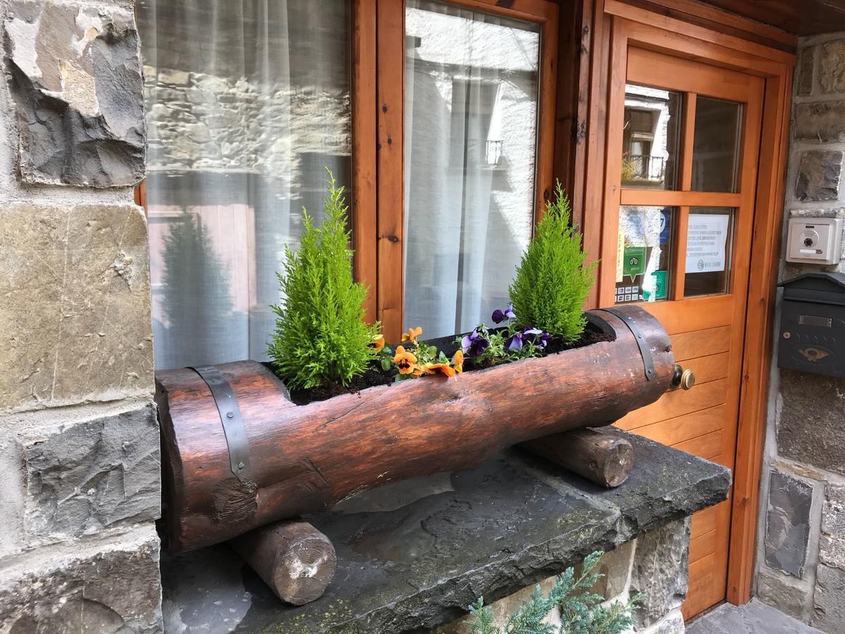 Hostal Ezkaurre Ісаба Екстер'єр фото